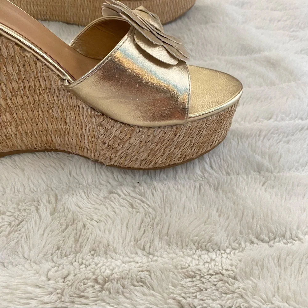 BAMBOO Gold Flower Platform Wedge Boho Sandals with Ankle Strap Size 10